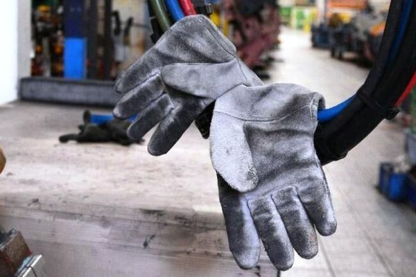 وكالة "إيلنا" الإيرانية: وفاة 3 عمال في شركة "البرز" للفولاذ جراء التسمم بالغاز