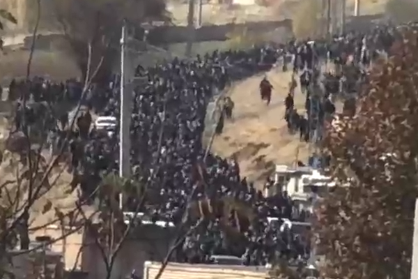 قوات الأمن الإيرانية تطلق النار على أهالي جوانرود وبيرانشهر وتقتل شخصين