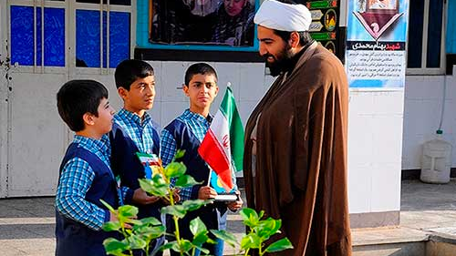 وزیر سابق آموزش و پرورش درباره اعمال نفوذ روحانیون در محتوای آموزشی مدارس ابراز نگرانی کرد