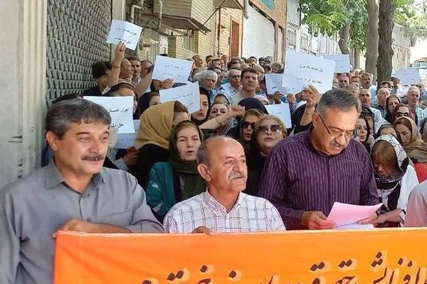 نقابة المعلمين الإيرانيين: 32 % من المعلمين يتقاضون راتبا شهريًا أقل من 200 دولار