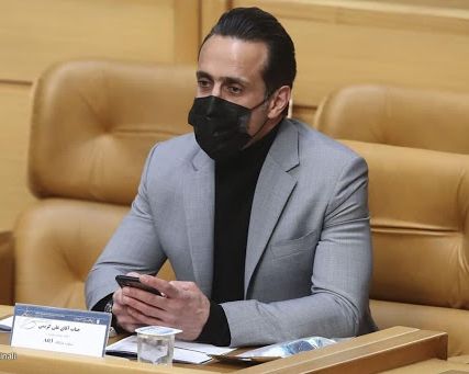 واکنش کریمی به صحبتهای سخنگوی ستاد کرونا؛ مردم تست مجانی نمیتونن بدن، واکسن پیشکشتون