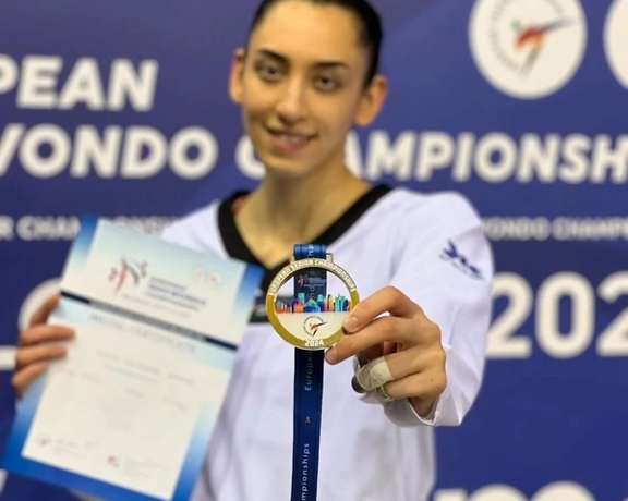 Kimia Alizadeh