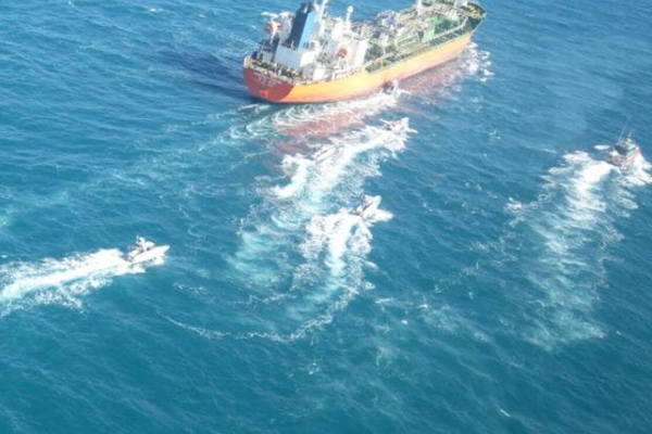 مجلس الدفاع الإيراني: عبور الدول "غير المعادية" من مضيق هرمز مشروط بالتنسيق مع طهران