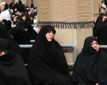 حضور الهام چرخنده در دیدار علی خامنهای با فعالان عرصه جنگ ۸ ساله با عراق