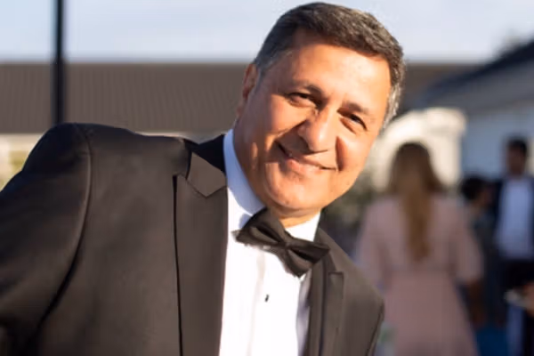 تواصل مع عنصر أمني إيراني ونقل معلومات.. تفاصيل قضية موظف مفصول من مصلحة الهجرة بالسويد