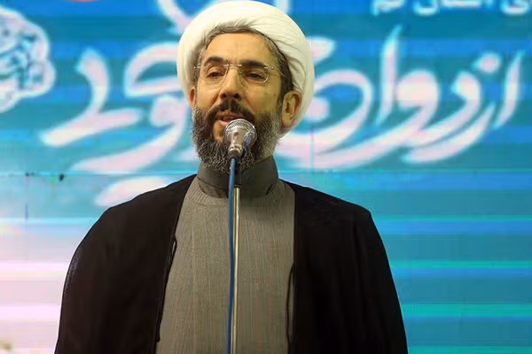 نماینده خامنهای در دانشگاهها: مال ناپاک آرامش را از زندگی میبرد