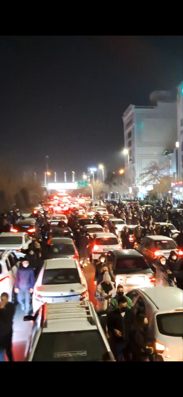 پیام مخاطب از مشهد: از بالای ساختمان رستوران مردم را به رگبار بستند