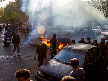 ألمانيا تعلق الضمانات المالية والاستثمارية مع إيران بسبب قمع الاحتجاجات الشعبية