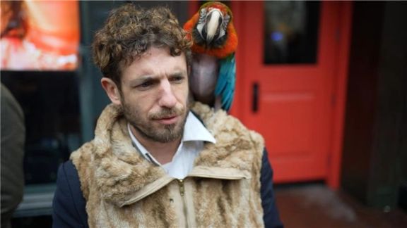Ken Houghton and his parrot Murphy.