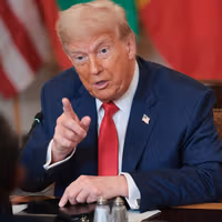 ترامپ: اگر رهبر جمهوری اسلامی زنده باشد، هوشمندانهترین کارش تسلیم است