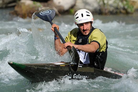 حکم اولیه عکاس خبری زندانی صادر شد؛ آریا جعفری به ۷ سال حبس و ۷۴ ضربه شلاق محکوم شد