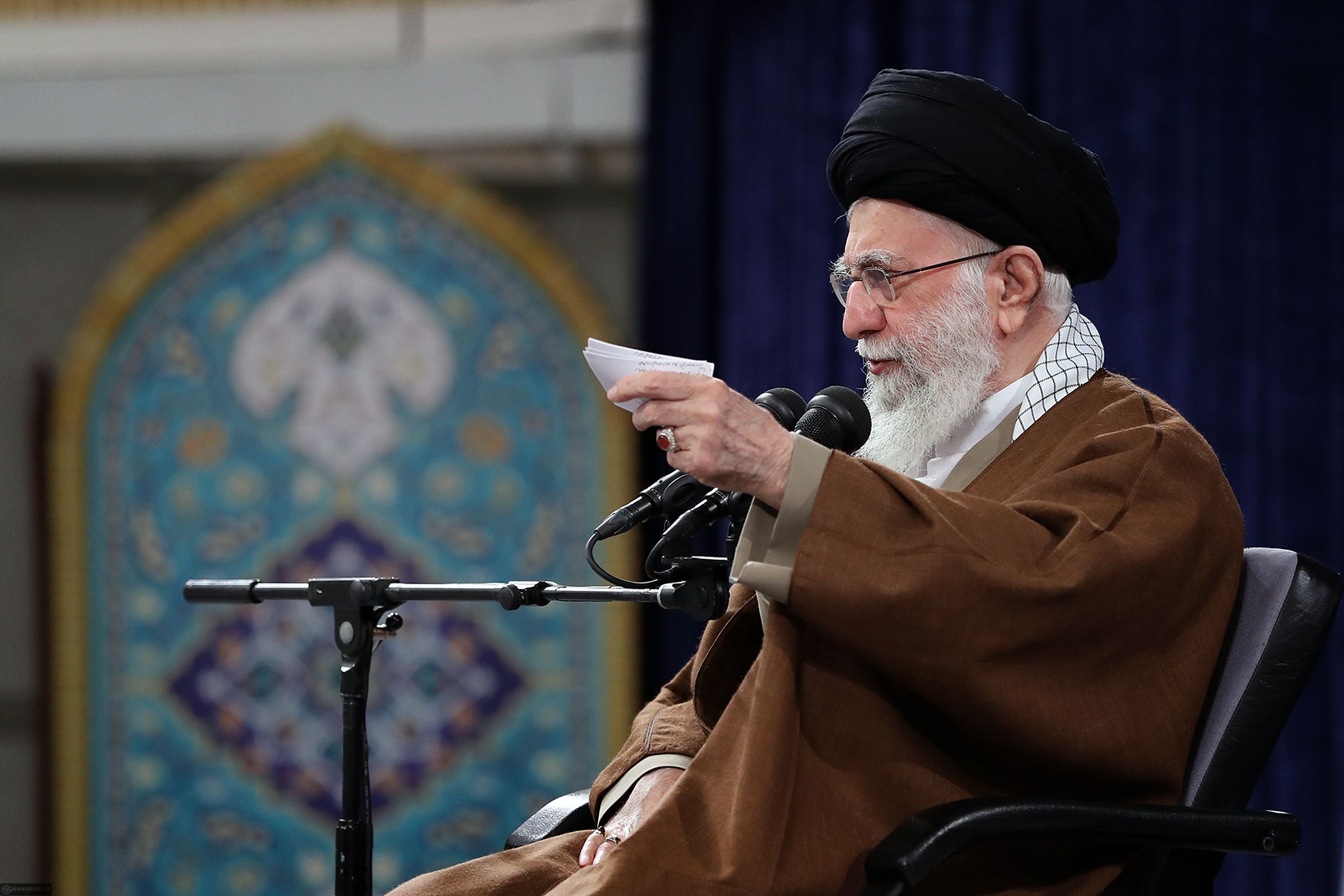 تعليقا على احتجاجات الغلاء.. خامنئي يهاجم المعارضين ويدعم حكومة رئيسي