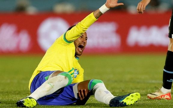 انتخابی جام جهانی ۲۰۲۶؛ اروگوئه پس از ۲۲ سال برزیل را برد، نیمار به شدت مصدوم شد