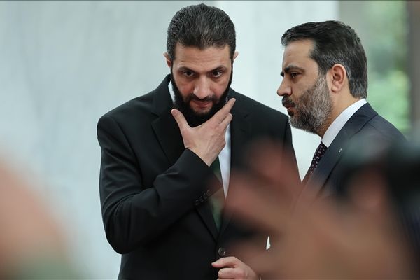 الحكام الجدد في دمشق يحذرون إيران من "خلق الفوضى" في سوريا