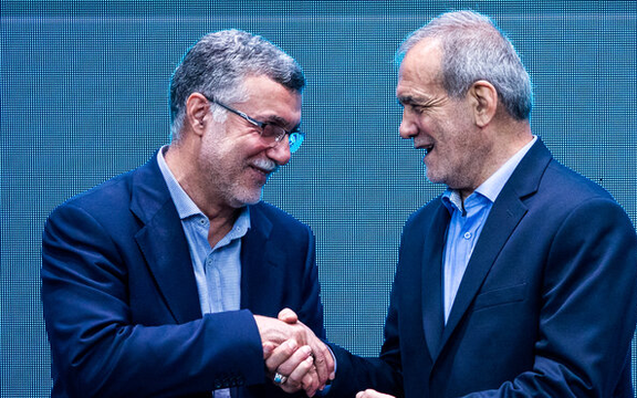 وزیر بهداشت دولت پزشکیان خواستار توسعه خوابگاههای متاهلی دانشجویان برای فرزندآوری شد