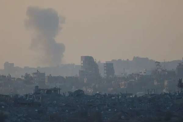 خشية التورط المباشر بالحرب.. الحرس الثوري الإيراني يسحب كبار قادته وعشرات الضباط من سوريا