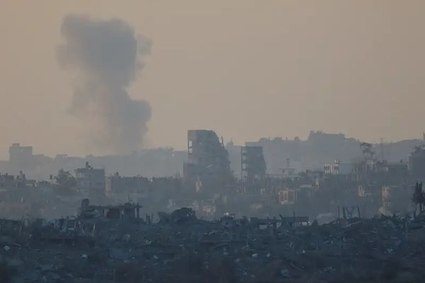 خشية التورط المباشر بالحرب.. الحرس الثوري الإيراني يسحب كبار قادته وعشرات الضباط من سوريا
