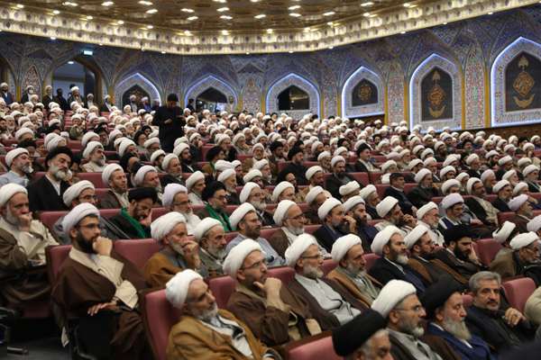 أكثر من 2000 رجل دين في إيران يفتون بـ"إباحة دم ترامب وماله"