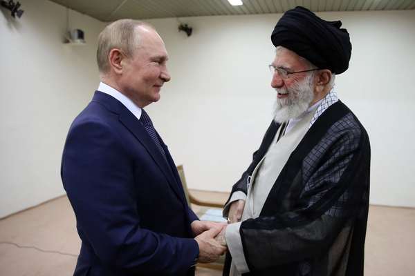 "فري بيكون": رغم عدم تجديد إعفاء تعاون طهران وموسكو النووي .. إلا أن العقوبات "لا تنفذ"