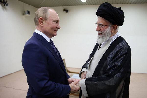 "فري بيكون": رغم عدم تجديد إعفاء تعاون طهران وموسكو النووي .. إلا أن العقوبات "لا تنفذ"