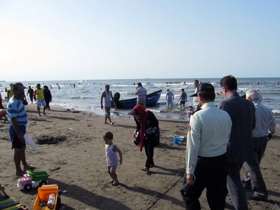 تهدید دوباره رادان و حضور گسترده گشتهای حجاب در سواحل پارکهای ایران