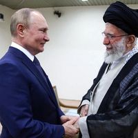 بعد أسبوع من رسالة نتنياهو إلى طهران عبر موسكو.. لاريجارني ينقل رسالة من خامنئي إلى بوتين