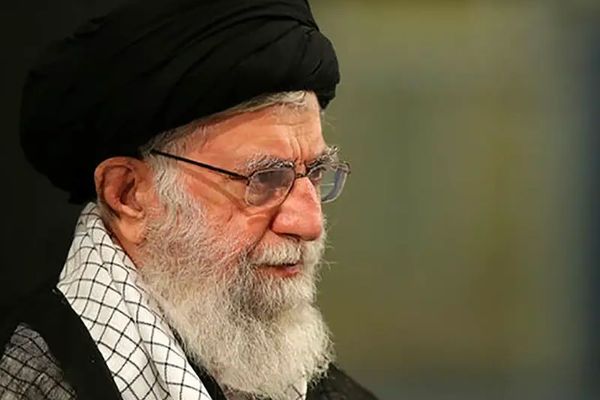 "أمواج ميديا": المرشد الإيراني يسمح للمفاوضين النوويين بإجراء مفاوضات مباشرة مع واشنطن