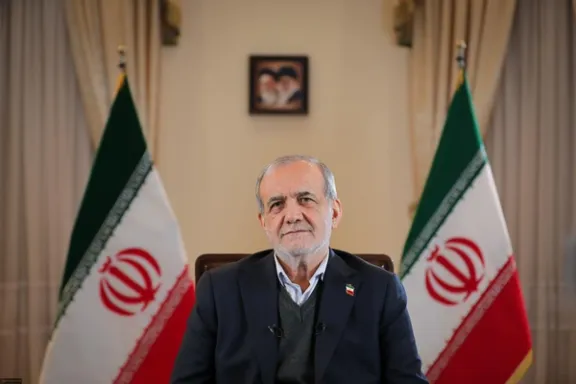 مسعود پزشکیان: ما آن تابو را شکاندیم که نمیشود به قیمت بنزین دست زد