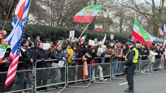 ایرانیان در حمایت از انقلاب ملی در شهرهای مختلف جهان به خیابان آمدند