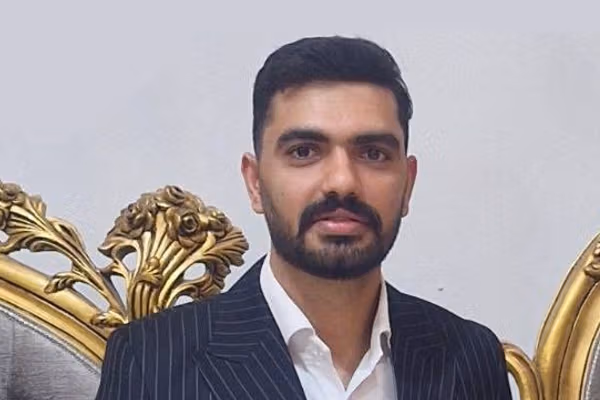 حسین رضایی با شلیک گلوله جنگی به سر، در آغوش برادرش جان باخت