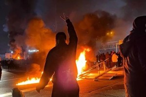 شاهزاده رضا پهلوی در پیامی تازه از معترضان خواست به حضور خیابانی خود ادامه دهند