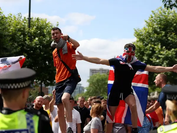 بیش از هزار نفر در جریان اعتراضات بریتانیا دستگیر شدند