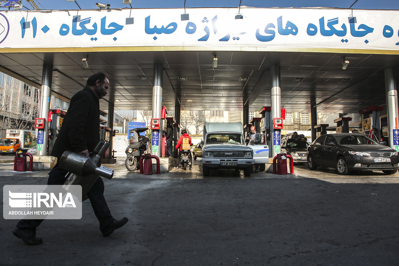 موقع إيراني: الحكومة وضعت إطارًا جديدًا لرفع أسعار الوقود