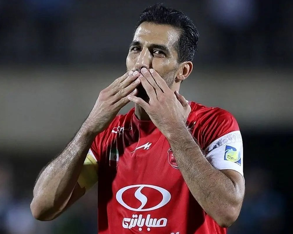 پس از اعلام پایان همکاری؛ قرارداد وحید امیری با پرسپولیس تمدید شد