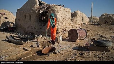 روزنامه همشهری: ۲۶ میلیون و ۷۰۰ هزار نفر از مردم ایران در محرومیت به سر میبرند