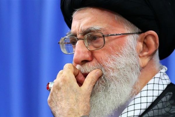 محللون ألمان: قرار طهران بالتفاوض مع واشنطن نابع من خوف خامنئي