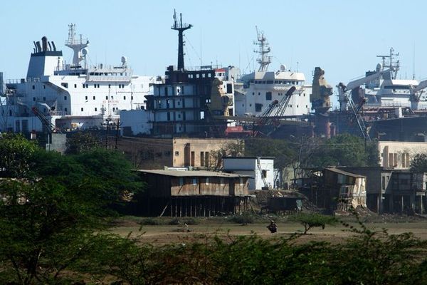 بعضها تحول إلى "خُردة".. العقوبات الأميركية تلاحق ناقلات النفط الإيراني