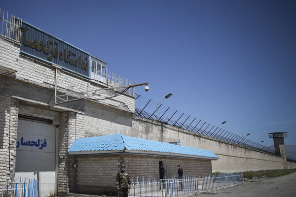 زوجة سجين سياسي في إيران تتعرض للاعتداء الجنسي