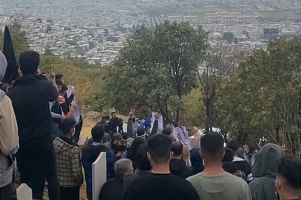 انتفاضة إيران: الطلاب مستمرون في احتجاجاتهم وتوسع إضراب التجار وعمال النفط