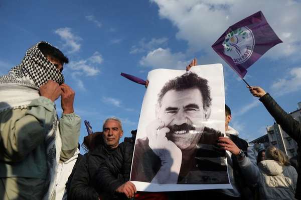 زعيم حزب العمال الكردستاني المسجون يُعلن نهاية الكفاح المسلح ضد تركيا
