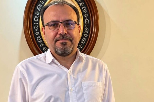 احمدرضا حائری برنده جایزه حقوق بشری فرانت لاین دیفندرز در سال ۲۰۲۶ شد