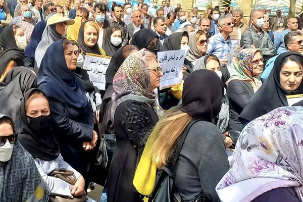 نقابة المعلمين الإيرانية: ربط احتجاجاتنا بالمواطنَين الفرنسيَين "سيناريو هش ورديء"