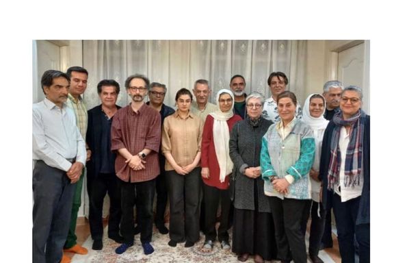 برخی سینماگران برجسته با خانواده الهه محمدی و نیلوفر حامدی، خبرنگاران زندانی، دیدار کردند