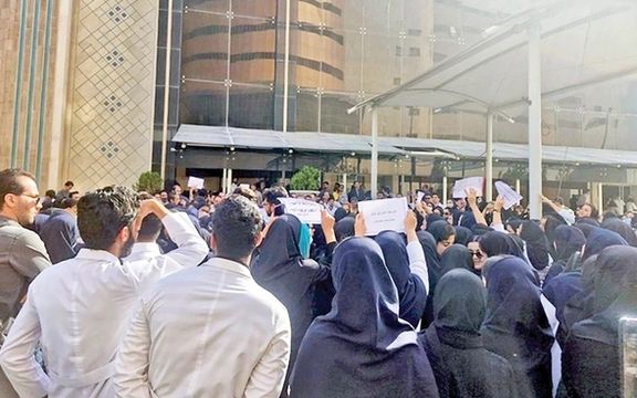 خبرگزاری ایلنا از احضار تعدادی از پرستاران معترض در البرز و چند اتهام علیه آنان خبر داد