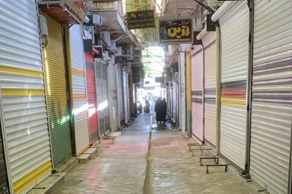 الأمن يعتقل بعض البائعين.. التوتر يخيّم على اجتماع أصحاب الذهب مع ممثلي الحكومة في إيران