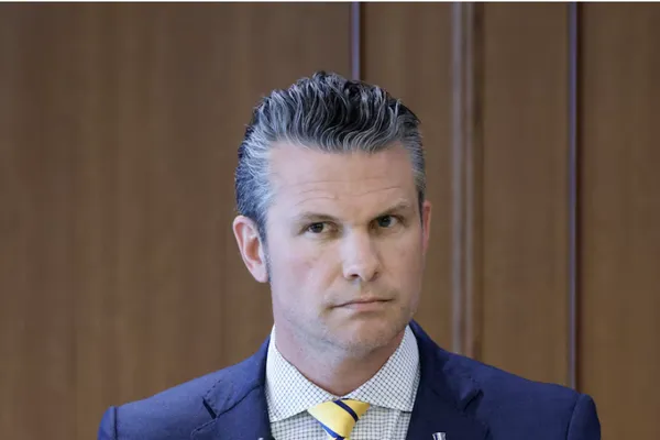 وزیر جنگ آمریکا: ما تازه شروع کردهایم و موجهای بیشتری از حملات در راه است