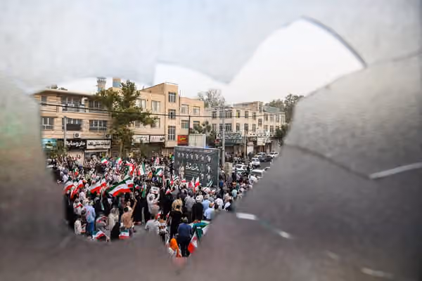 تناقض گفتمانی در مفهوم «دفاع از وطن»؛ نقد یک رویکرد سیاسی