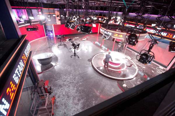 US Lawmakers Ask Biden To End Iran Talks After Missile Attack On Erbil