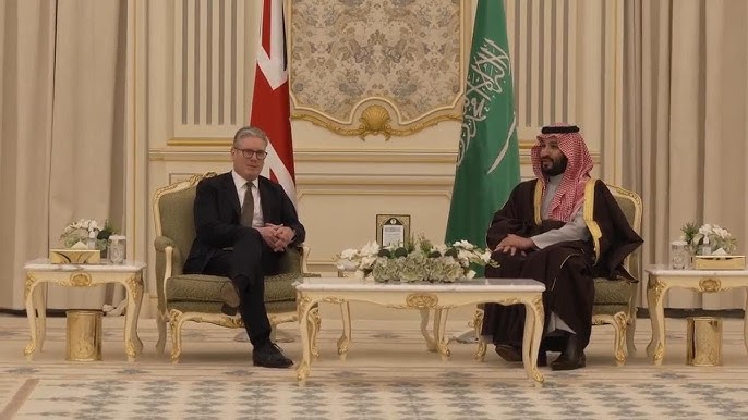 استارمر در گفت‌وگو با بن‌سلمان: برای حفظ جریان تجارت در تنگه هرمز با شرکا همکاری می‌کنیم