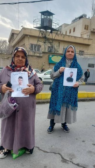 بیش از ۳۰۰ کنشگر فمینیست: همراه تمام کسانی هستیم که به حکم اعدام یک نه مطلق میگویند